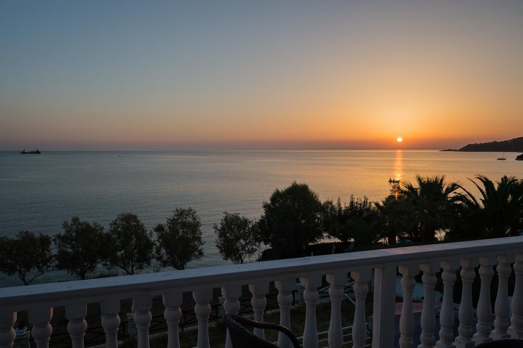 אליקס Laura Beach House מראה חיצוני תמונה