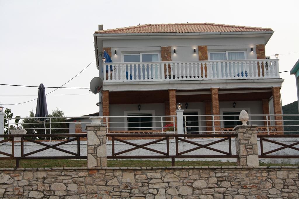 אליקס Laura Beach House מראה חיצוני תמונה