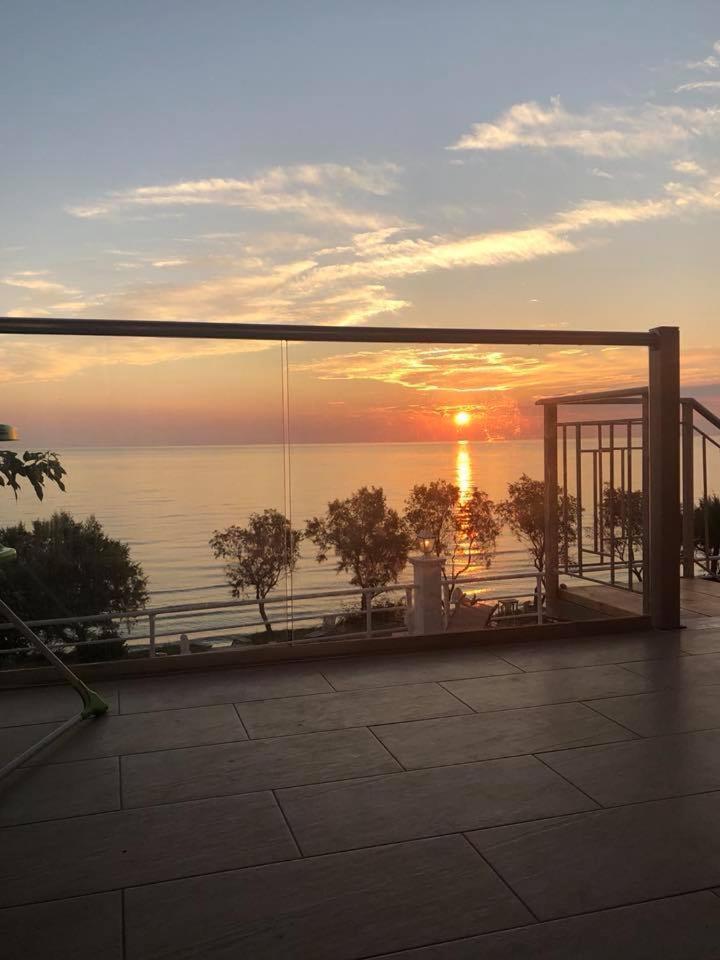 אליקס Laura Beach House מראה חיצוני תמונה