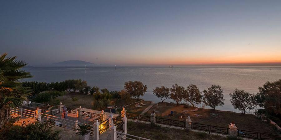 אליקס Laura Beach House מראה חיצוני תמונה